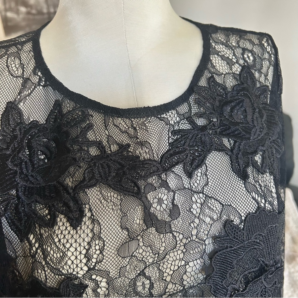 Black Lace Floral Crop Top - Picture 4 of 10